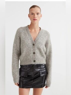 H&M Premium Mohair & Wool
Blend Cropped Purple Lilac Cardigan